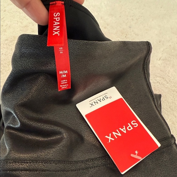 SPANX Faux Leather leggings size M - Picture 10 of 10